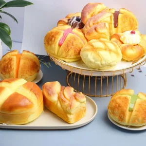 1PCS slow rebound simulation bread series model food props feel wet and soft, pinch toys and fake soft fragrance.