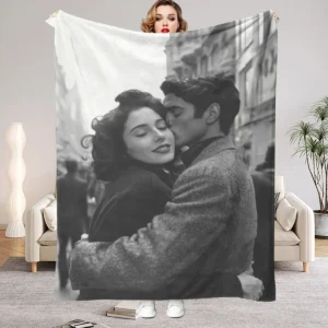 1 Piece of Custom DIY Personalized Photo Blanket for Your Loved One - Flannel Blanket with Personalized Photo, Soft and Warm, Suitable for Sofa, Bed, Office, Car, and Outdoor Travel - a Gift for Men and Women Suitable for All Seasons